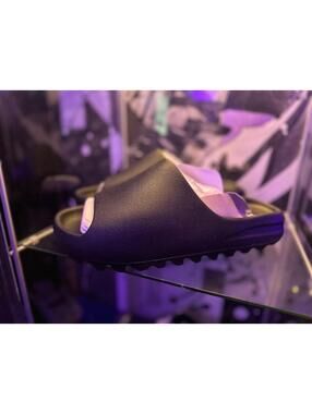 YZY Yeezy Slides “Black” YS-01 SIZE:13 NEVER WORN